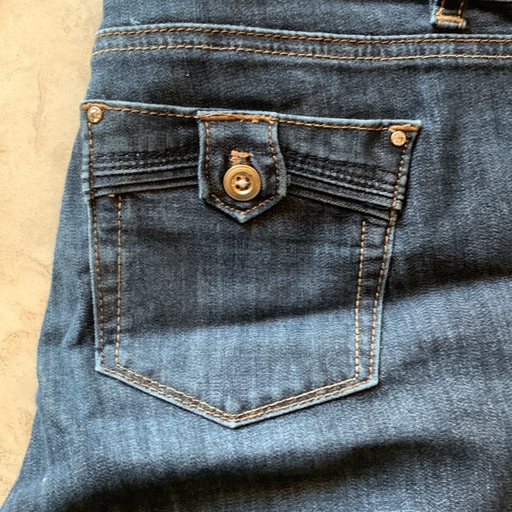 Dark wash wide leg jeans | zipper and button details - Picture 5 of 5